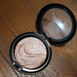 MAC cosmetics Extra Dimension Skinfinish